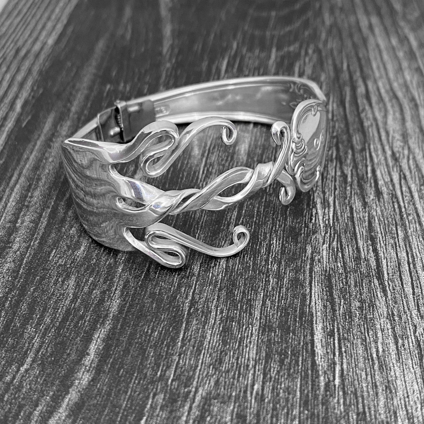 Fork Premium Bracelet - Twisted Elegance