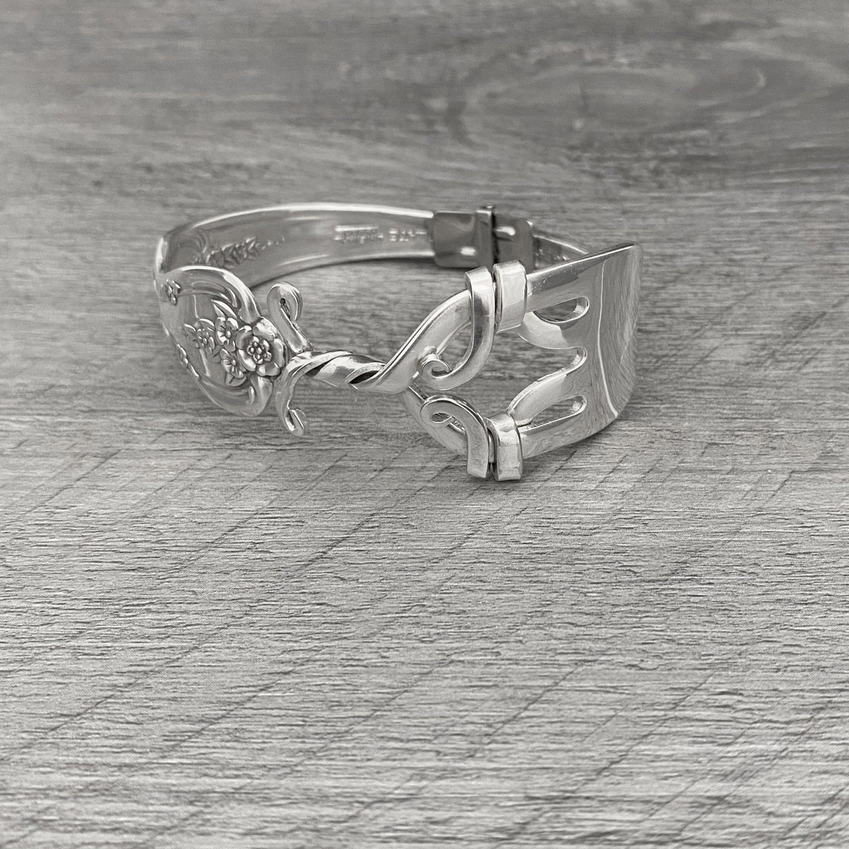 Fork Premium Bracelet - Introversion