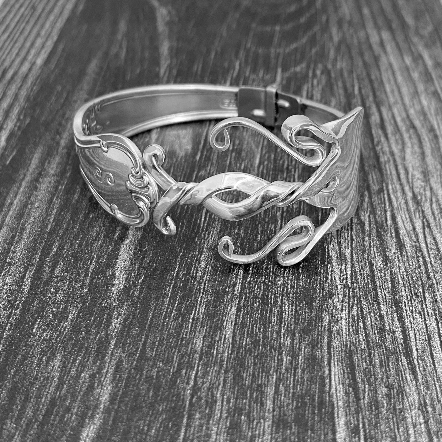 Fork Premium Bracelet - Twisted Elegance