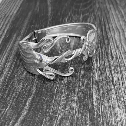 Fork Premium Bracelet - Twisted Elegance
